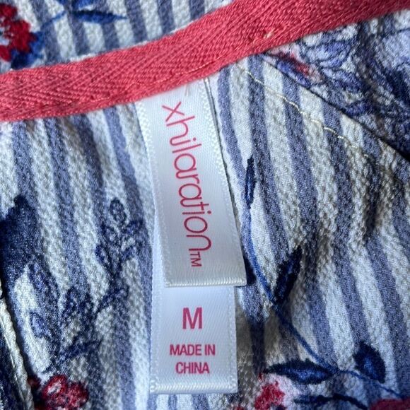Xhilaration Blue & White Striped Cold Shoulder Floral RuffleTop (Size: M) - Picture 11 of 12